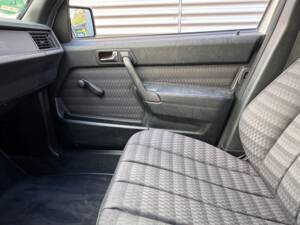 Bild 10/41 von Mercedes-Benz 190 E 2.0 (1992)