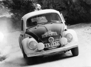 Image 3/81 of Volkswagen Beetle OKRASA TSV 1300&#x2F;34 (1963)