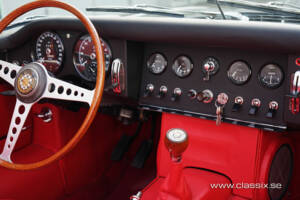 Image 4/20 of Jaguar E-Type 4.2 (1966)
