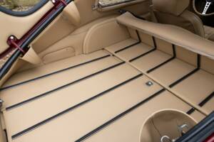 Image 27/50 de Jaguar E-Type (1969)