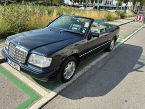 Bild 2/14 von Mercedes-Benz E 220 (1996)