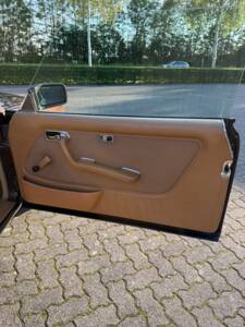 Image 26/31 of Mercedes-Benz 230 CE (1984)