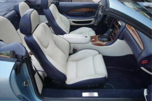 Bild 35/50 von Aston Martin DB 7 Vantage Volante (2000)