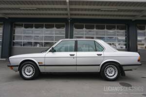 Image 4/59 of BMW 528i (1982)