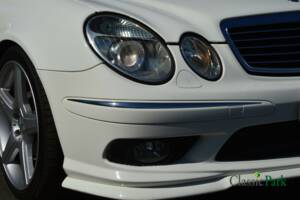 Image 46/50 of Mercedes-Benz E 500 T (2004)
