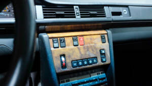 Imagen 21/40 de Mercedes-Benz 250 TD (1990)