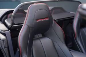 Image 17/50 of Aston Martin Vanquish S Volante (2018)