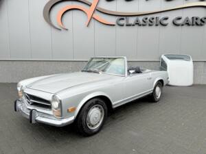 Image 10/36 of Mercedes-Benz 280 SL (1969)