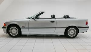 Imagen 2/28 de BMW 325i (1994)