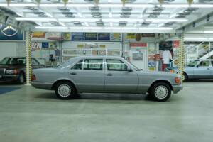 Bild 50/50 von Mercedes-Benz 300 SEL (1986)