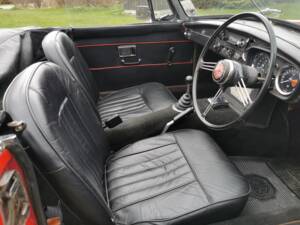 Image 18/58 of MG MGB (1968)