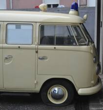 Image 7/31 of Volkswagen T1 minibus (1962)