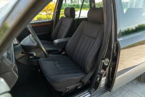 Imagen 22/50 de Mercedes-Benz 200 TE (1993)