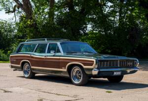 Image 2/28 of Ford LTD Country Squire (1968)