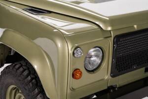 Bild 26/47 von Land Rover 90 (1990)