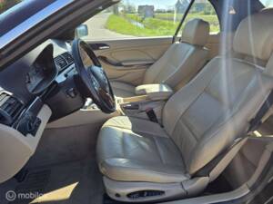 Image 18/38 of BMW 323Ci (2000)