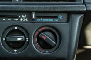 Bild 34/50 von Mercedes-Benz 190 E (1988)