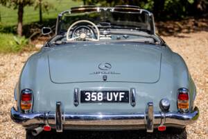 Image 22/56 of Mercedes-Benz 190 SL (1956)