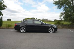 Bild 16/48 von BMW 550i (2006)