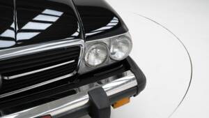 Image 11/15 of Mercedes-Benz 560 SL (1988)
