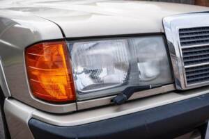 Image 27/50 of Mercedes-Benz 190 E 2.5-16 (1991)