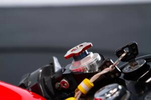 Image 41/49 of Yamaha YZF 600 R6 (1999)