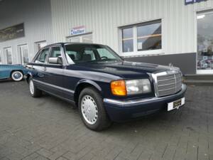 Image 1/21 of Mercedes-Benz 300 SE (1990)