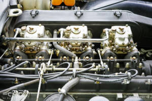 Image 32/80 de Ferrari 365 GTC&#x2F;4 (1972)