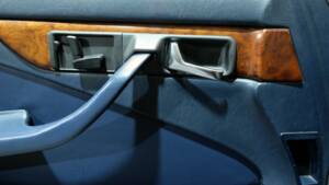 Image 18/29 of Mercedes-Benz 500 SEC (1985)