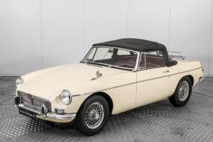 Image 43/50 of MG MGB (1964)
