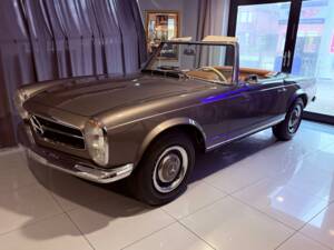 Image 11/36 of Mercedes-Benz 230 SL (1966)