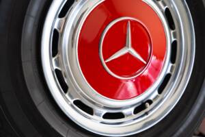 Image 28/35 of Mercedes-Benz 280 SL (1970)