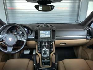 Bild 11/24 von Porsche Cayenne Turbo S (2014)