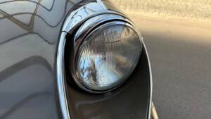 Image 21/81 de Jaguar Type E (2+2) (1969)
