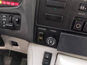 Bild 71/113 von BMW 735i (1986)