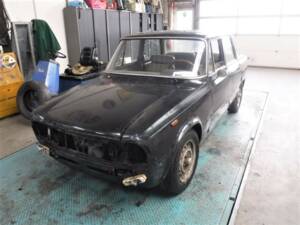 Image 19/40 of Alfa Romeo Giulia Nuova Super 1600 (1977)