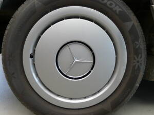 Image 26/34 de Mercedes-Benz 190 E 1.8 (1991)