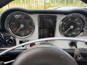 Image 30/50 of Mercedes-Benz 280 SL (1968)
