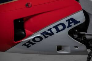 Image 8/29 of Honda VFR 750R RC 30 (1991)