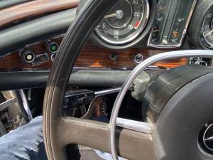 Immagine 41/48 di Mercedes-Benz 280 SE 3,5 (1971)