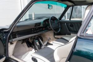 Image 26/52 of Porsche 911 Carrera 3.2 (1989)