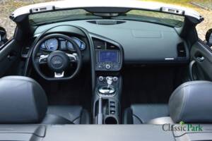 Image 34/50 of Audi R8 Spyder 4.2 FSI Quattro (2011)