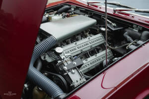 Image 19/20 of Aston Martin V8 (1976)