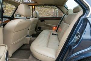 Image 25/50 of Jaguar XJ 12 (1987)