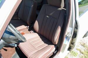 Image 13/34 of Mercedes-Benz 230 E (1992)