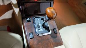 Image 12/26 of Mercedes-Benz 500 SL (1991)