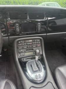 Image 18/24 of Jaguar XKR (2005)