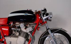 Image 4/99 of MV Agusta 750 Sport (1971)