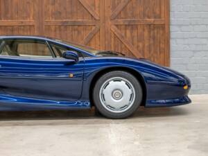 Immagine 15/46 di Jaguar XJ 220 (1993)
