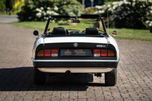 Image 21/40 of Alfa Romeo 2.0 Spider (1987)